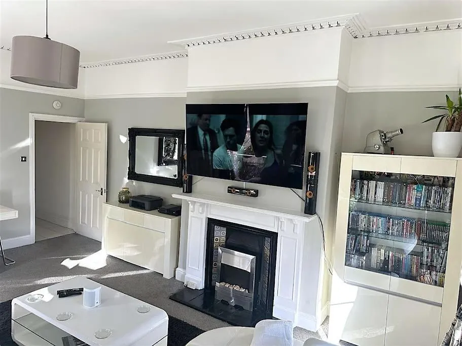 Beautiful & Vast Central Apartment Free Parking كيلتنهام