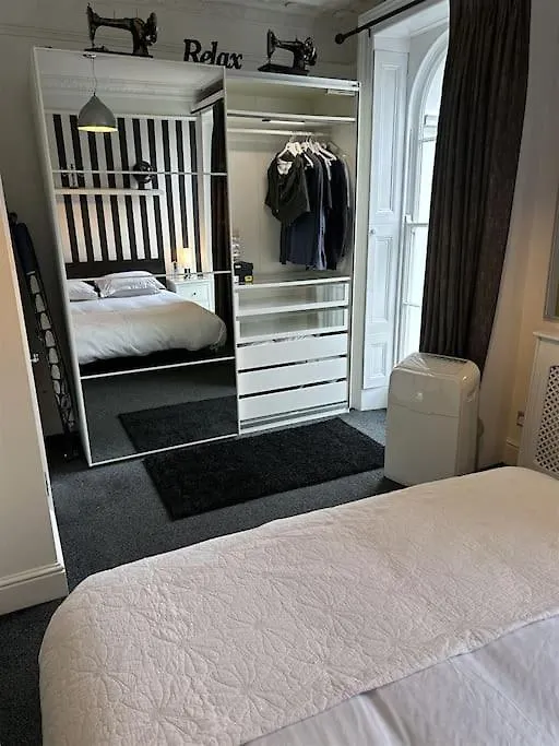 Beautiful & Vast Central Apartment Free Parking كيلتنهام